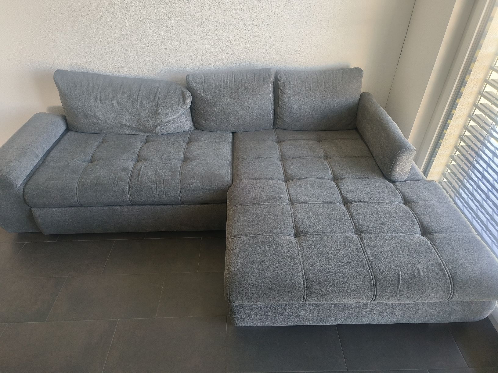 Divani: Gemütliches Ecksofa, grau, mit Schlaffunktion für Gäste – Usato da Niederglatt ZH venduto da steramsy 1