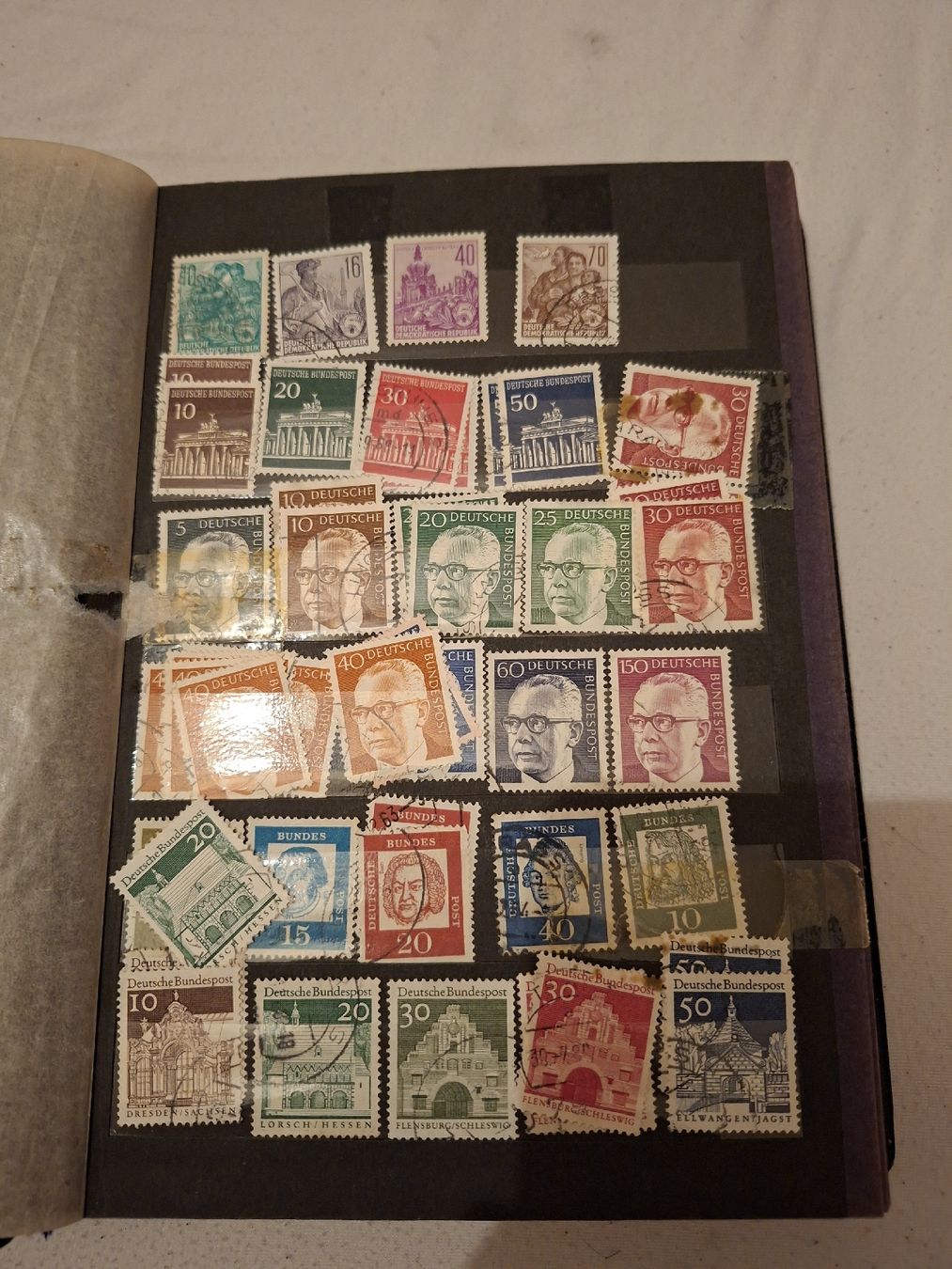 Tutti i francobolli: Weltsammlung im Einsteckbuch: Hunderte Marken! – Usato da Rorschacherberg venduto da RelictByJones 1