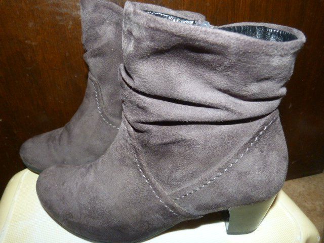 Gabor Scarpe da donna: Stiefeletten von Gabor, Gr. 6, grau Velours – Usato da Nunningen venduto da Fashion-Ave51