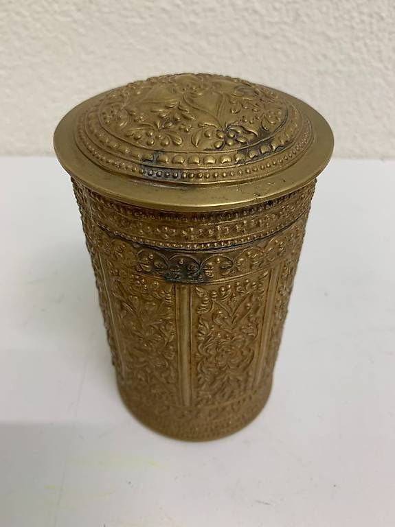 Tutte le decorazioni: Antike Indische Messingdose mit floralem Reliefdekor – Usato da Obernau venduto da Arche_Noah_Brocki 5