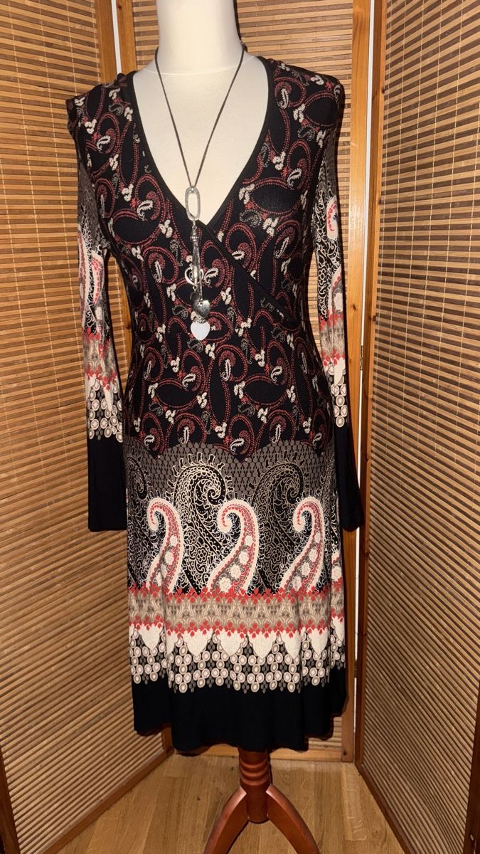Vestiti: Hübsches Kleid von Aniston, 42 – Usato da Gümligen venduto da morticiaaddams 1