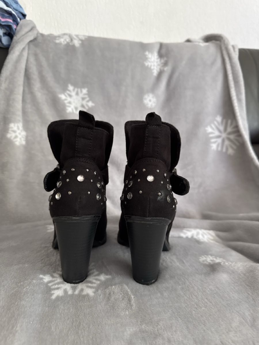 Cube Scarpe da donna: Cube Stiefeletten – Usato da Kloten venduto da and_9mqp 1