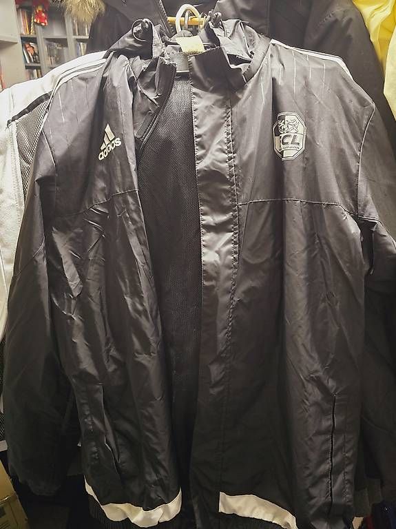 Giacche: Regenjacke FC Luzern – Usato da Ebikon venduto da Mr.Busdriver