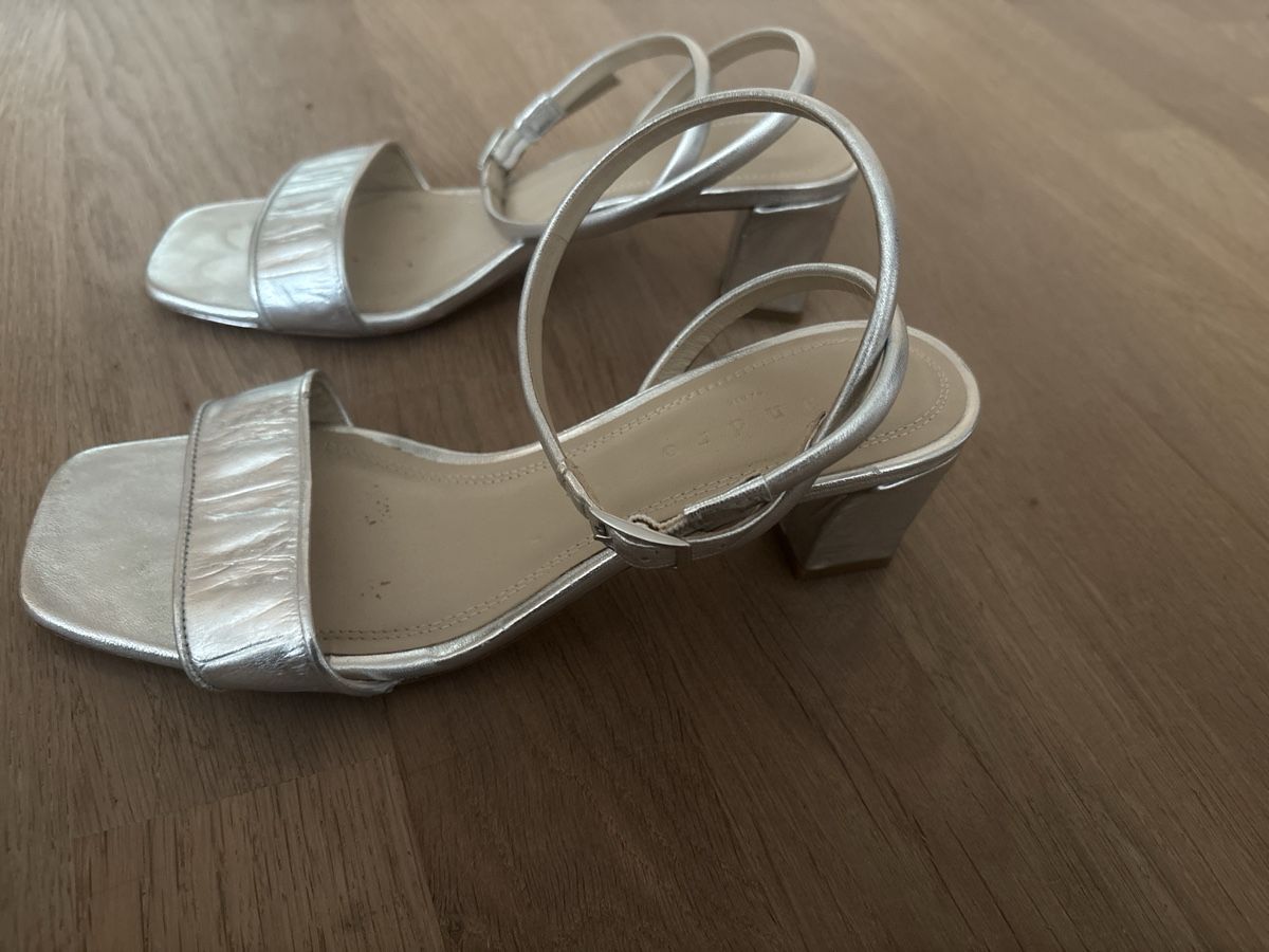 Sandro Chaussures femmes: Sandro Silver Sandals size37 – D'occasion à Wettswil par tininha79