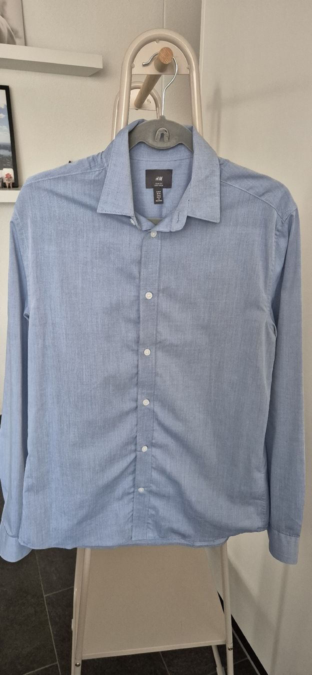 H&M Camicie: Herren Hemd H&M Slim Fit hellblau Grösse M  – Usato da Schwerzenbach venduto da Jamacy