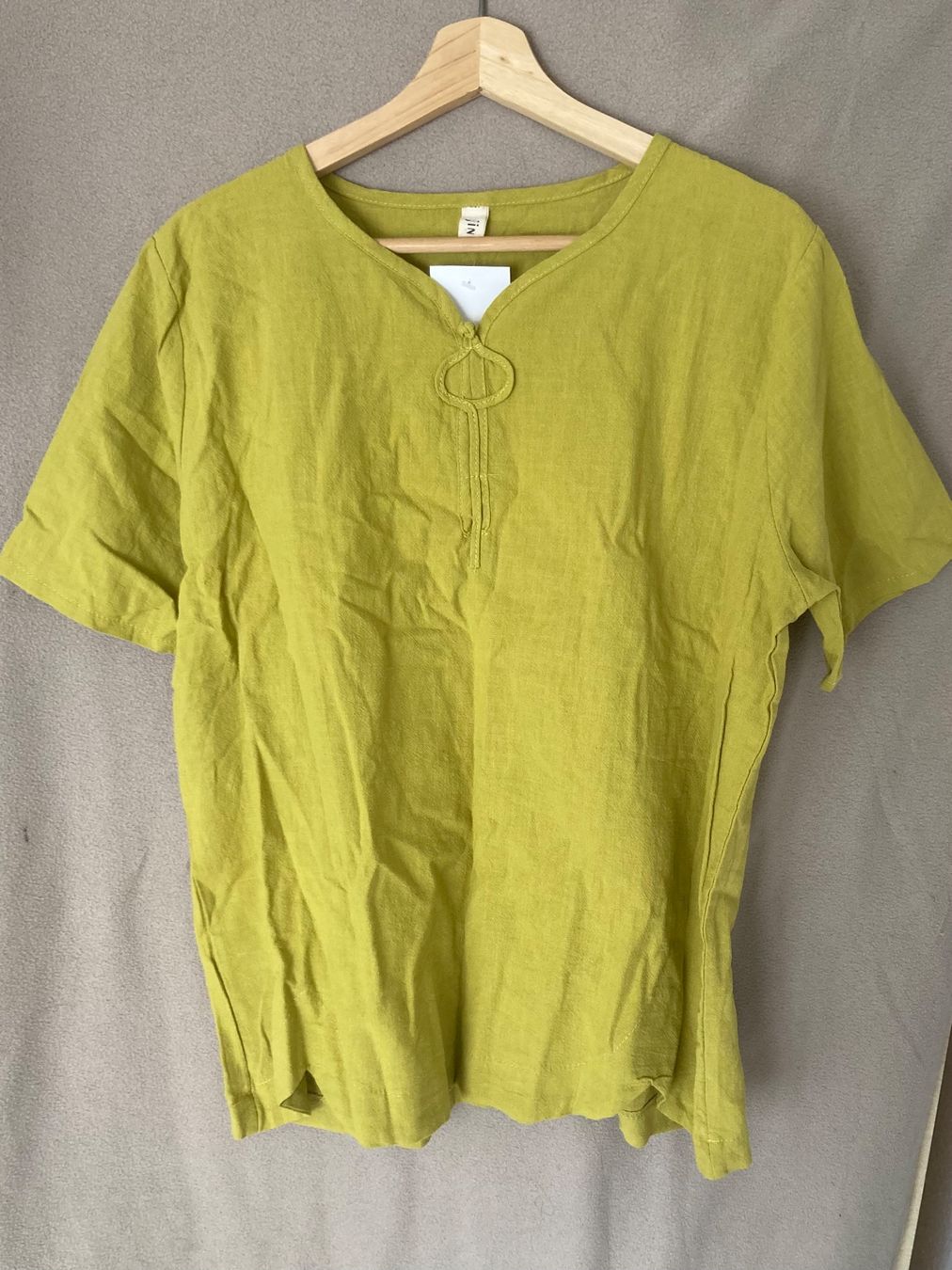 Top: Oberteil Gr. XL grün mit Kragendetail – Usato da Wädenswil venduto da qla76_wh