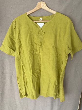 Oberteil Gr. XL grün mit Kragendetail