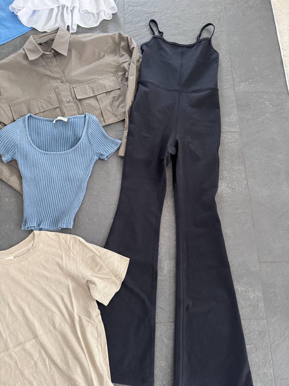 Lotti di vestiti: 10 Stk. Damen Set Gr. XS – Usato da Bonstetten venduto da VCLS 1