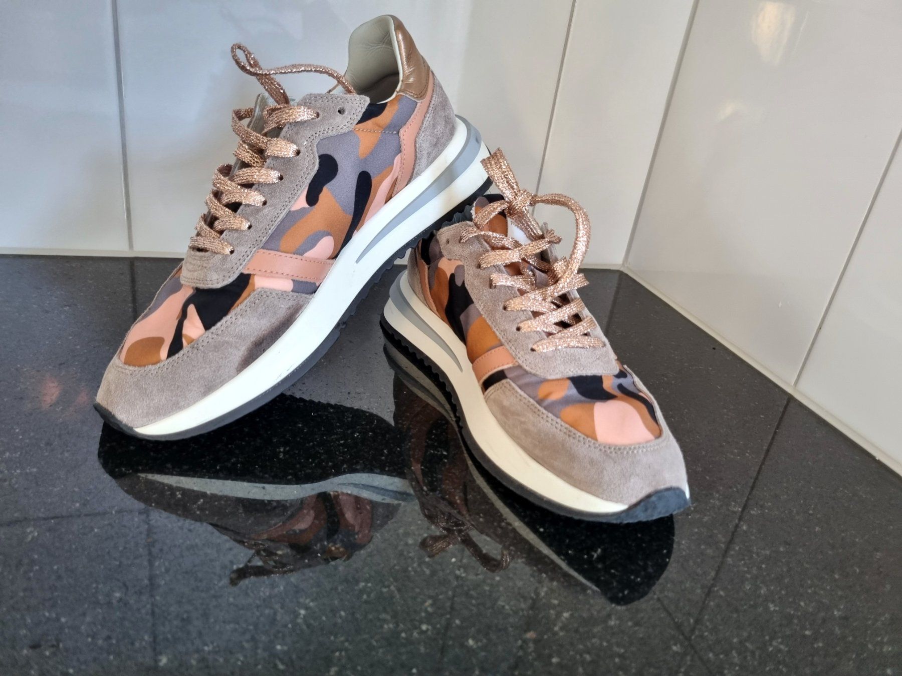 Scarpe da donna: Philippe Model Tropez Sneaker in Camouflage Gr. 38 – Nuovo (secondo la descrizione) da Basel venduto da Fruchtkorb