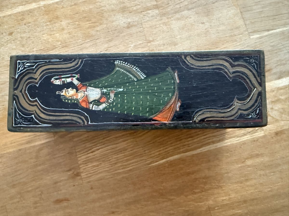 Casse di trasporto: Holzschatulle bemalte Figur und Blumenmuster alt – Usato da Goldach venduto da Donpancho 1
