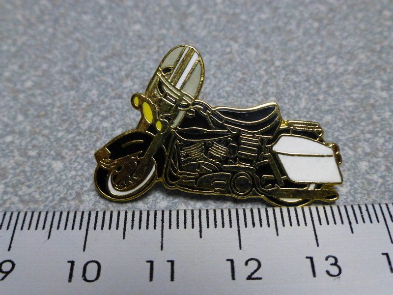 Placchette & Badge: PIN PINS HARLEY DAVIDSON HOG ABZEICHEN CHAPTER – Usato da Gränichen venduto da Jumbo77
