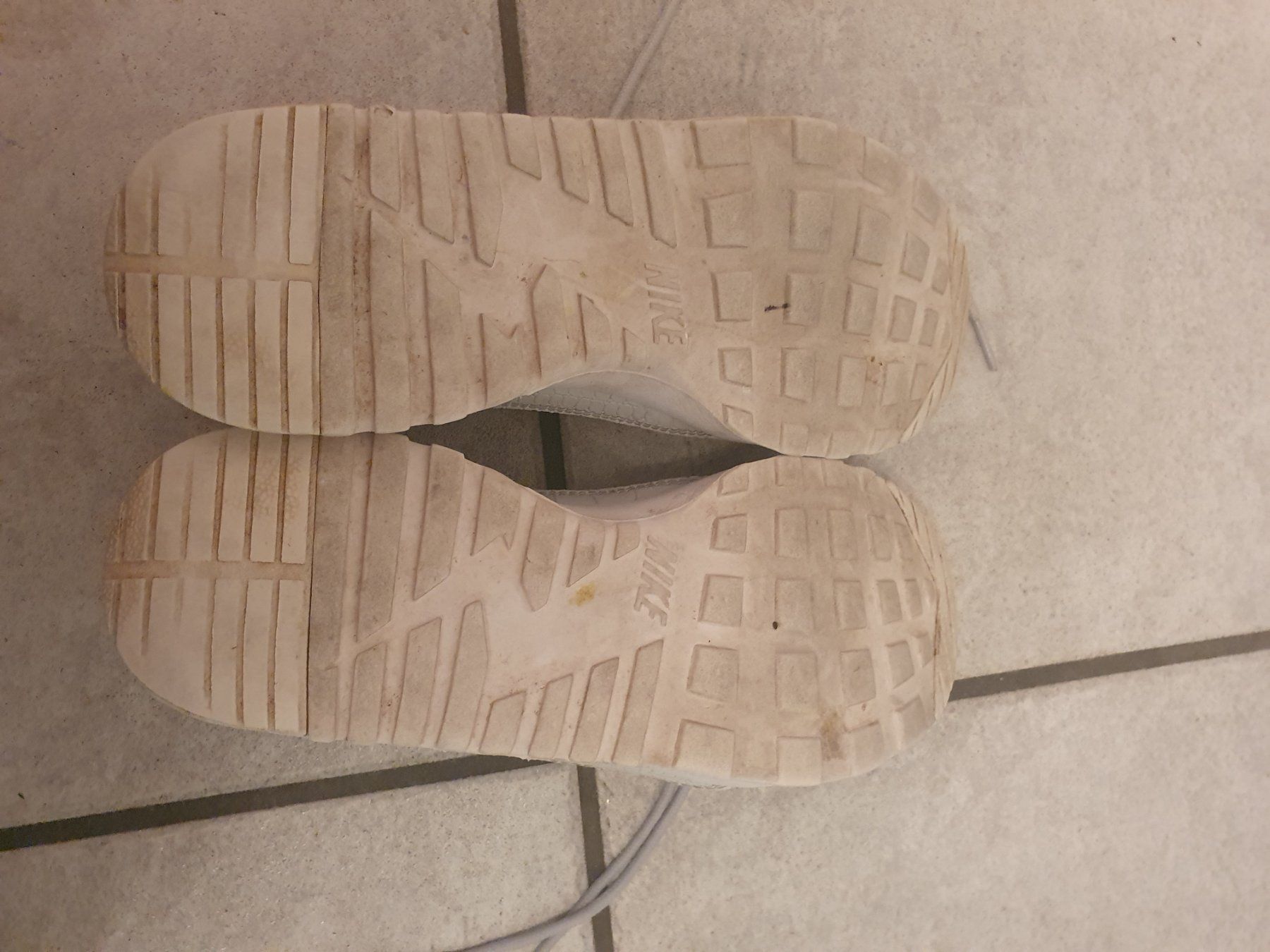 Nike Scarpe da donna: Sneakers Nike – Usato da Moosseedorf venduto da Sonnenschein.. 3