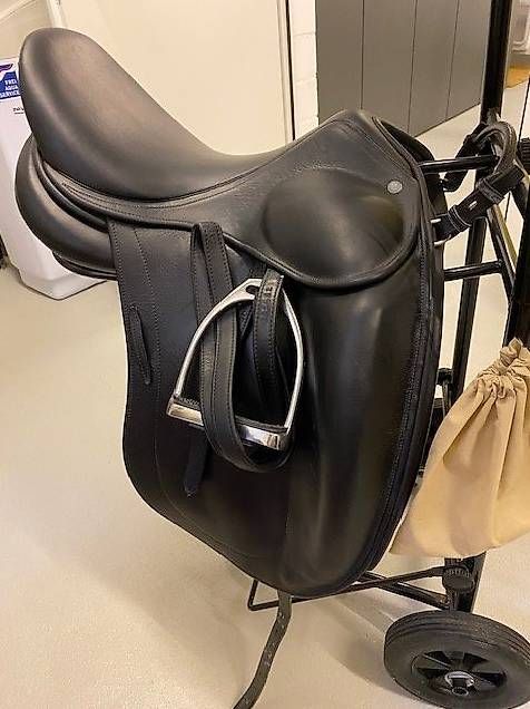 Selle & Accessori: Childéric-Dressursattel797171647 – Usato da Möriken AG venduto da Dorfer