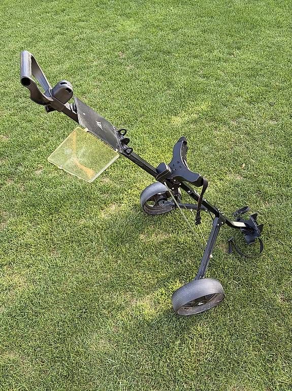 Big Max Trolley: Big Max Basic Golf Trolley Caddy  klappbar & robust – Usato da Gümligen venduto da NiciScheidi 1