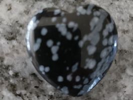 Herz Schneeflockenobsidian