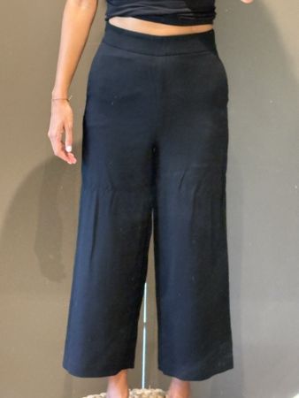 Elegant black short work pants