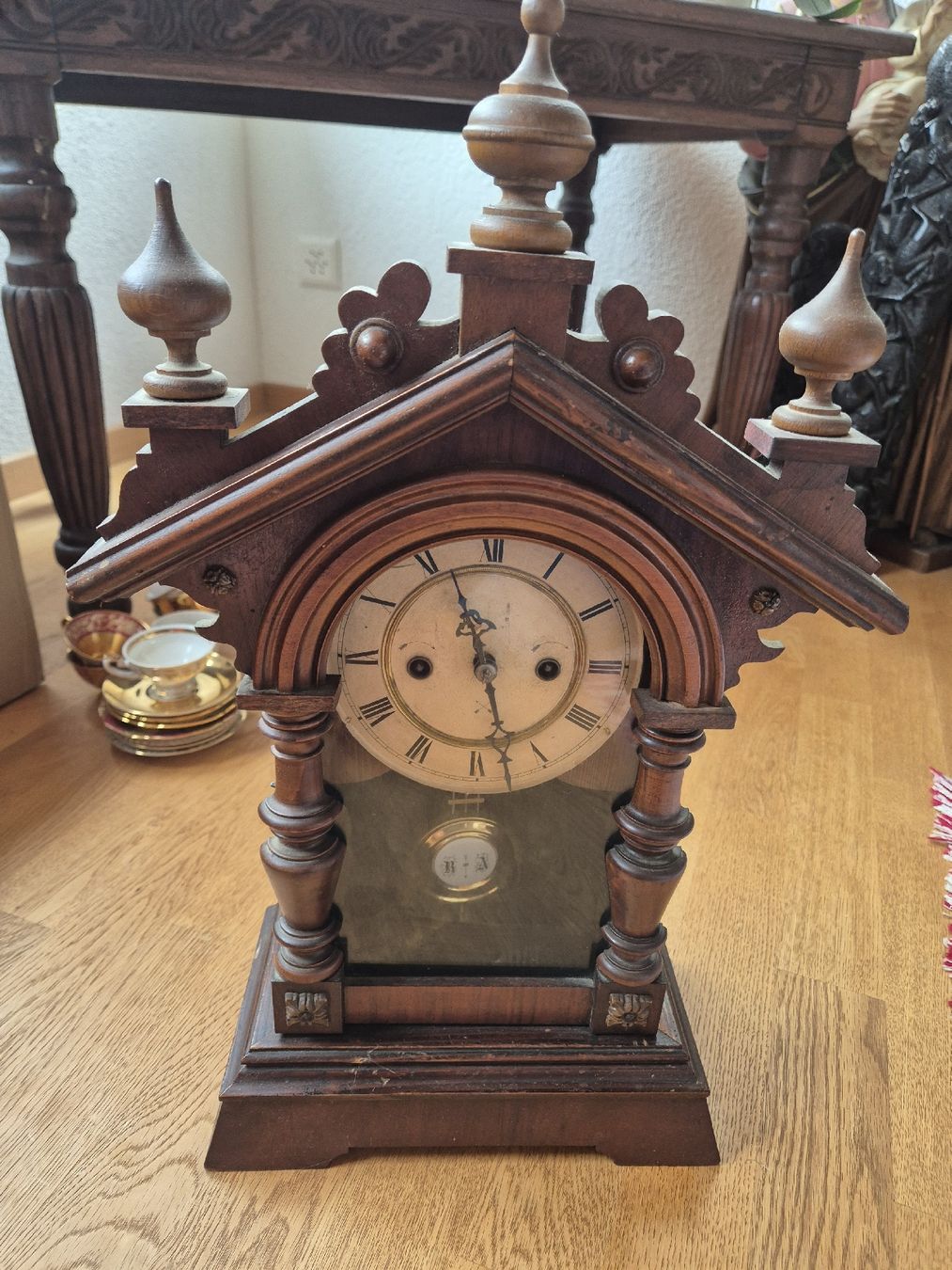 Montres: Antike Pendeluhr aus Holz – D'occasion à Trogen par same4you 3