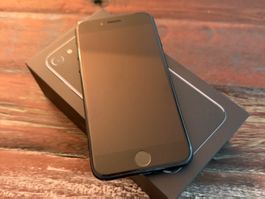 Smartphone Apple iPhone 7 schwarz mit Originalverpackung