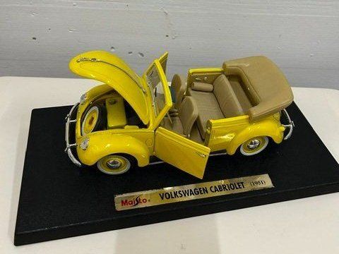Volkswagen Voitures modèles: Modellauto VW Käfer Cabrio (1951) – Neuf (Voir description) à Luzern par sch_nqz7