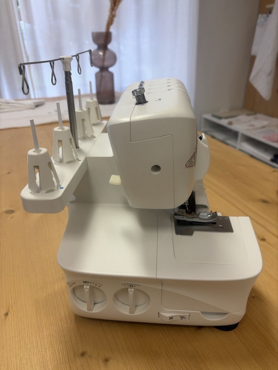 Singer Macchine da cucire: Overlock Singer S14-78 – Usato da Basel venduto da Wotan 1