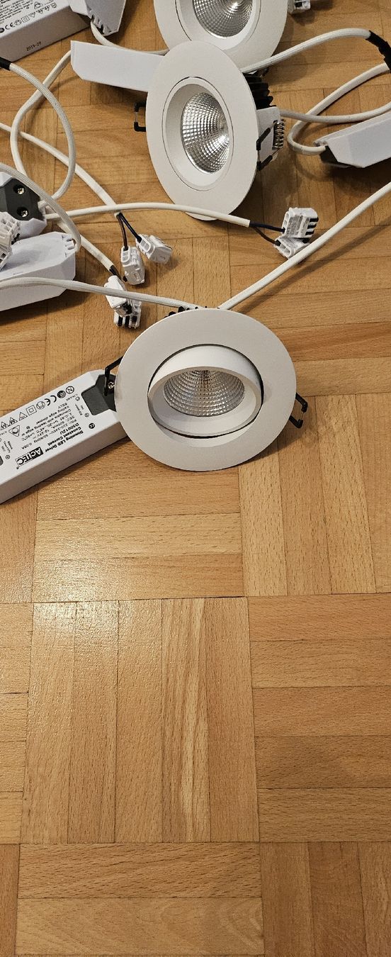 Lampade: 24 Stuck Led-Einbauspot Elegance Weis mit Trafo – Usato da Basel venduto da Xanperican 4