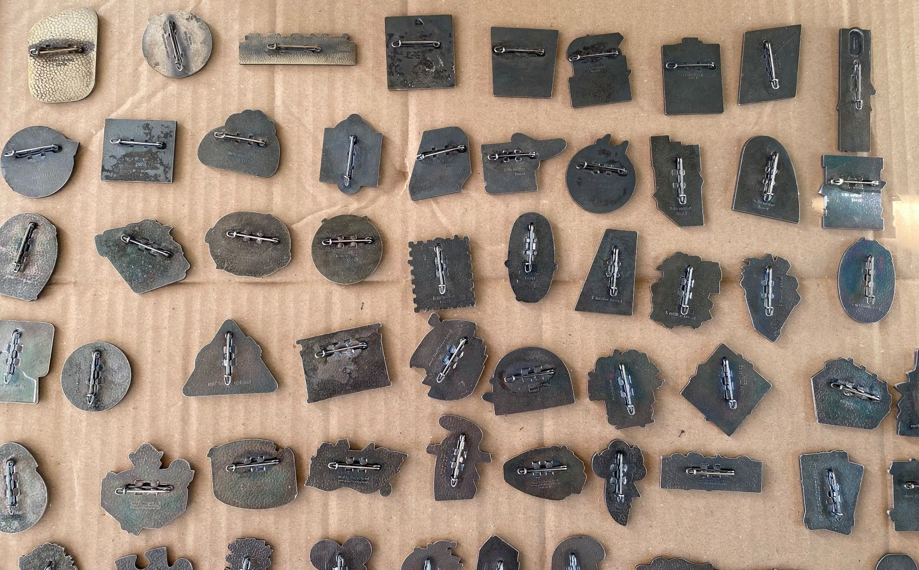 Basler Placchette & Badge: Sammlung  Baslerfasnachtsplaketten Silber – Usato da Allschwil venduto da Deal_Tiger99 5