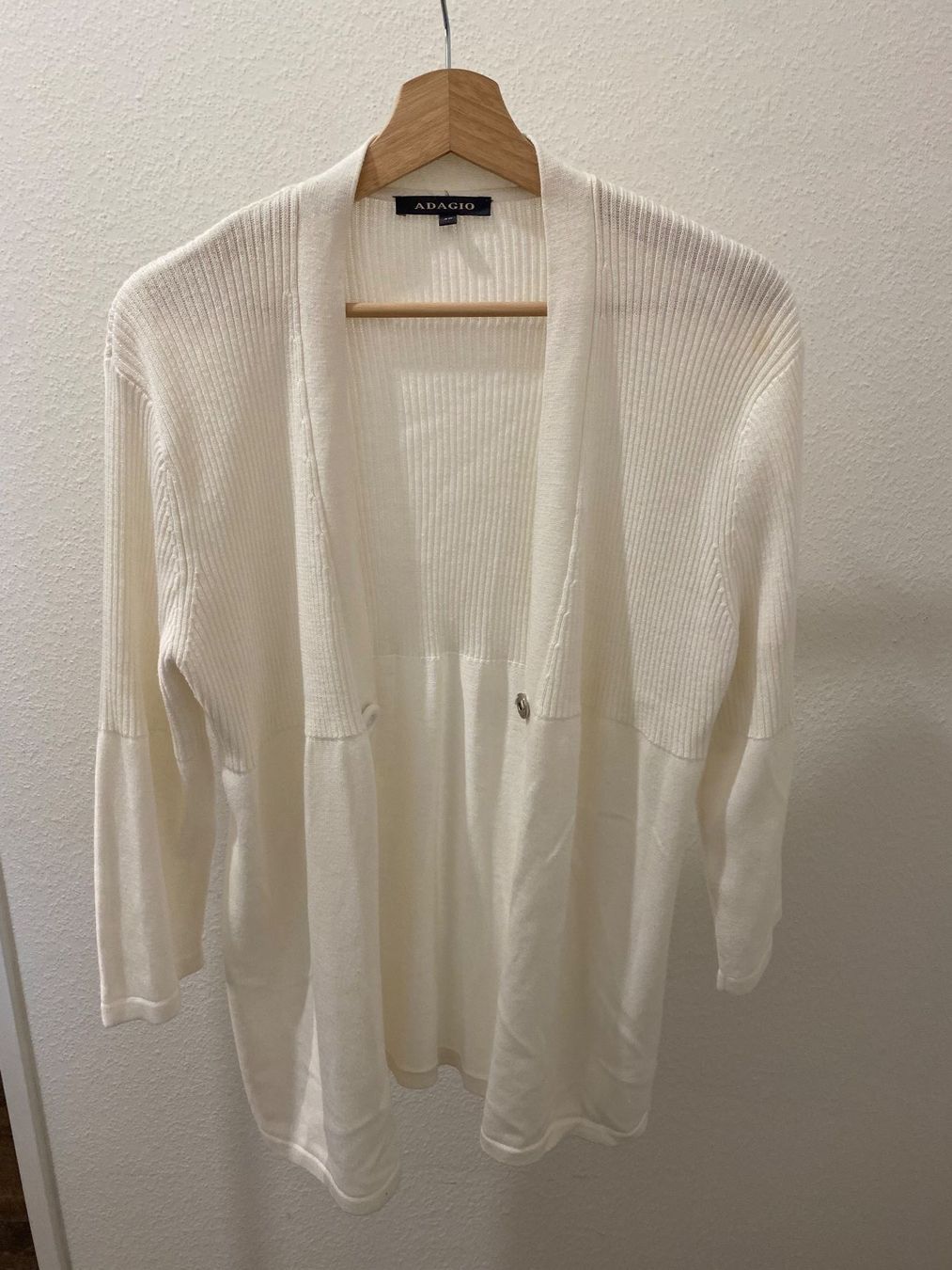 Jacken: Adagio Strickjacke weiss Gr. 46 – Gebraucht aus Pratteln von a23_j2gs 1