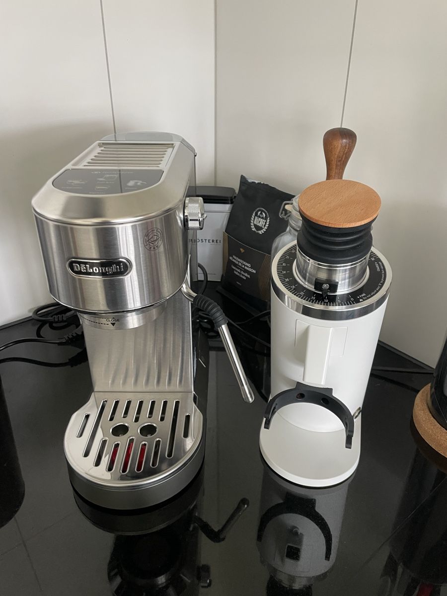 De'Longhi Machines à café & Machines à expresso: DeLonghi Dedica Duo Espressomaschine silber – D'occasion à Steffisburg par delker96 2