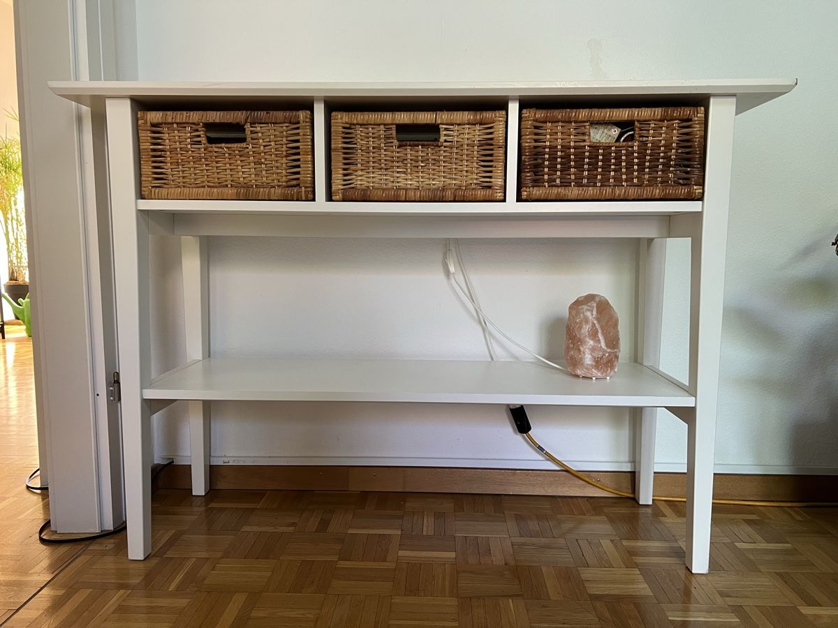 Consoles: Konsole/Sideboard mit 3 Körben, weiss – D'occasion à Zürich par LittleLuckyBird