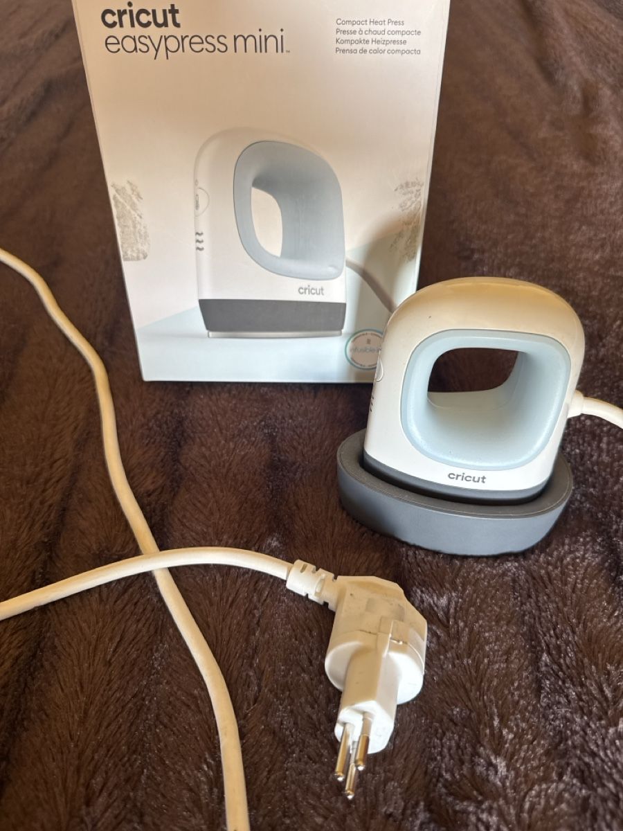 Cricut Kit bricolage: Cricut easypress mini – Nuovo (secondo la descrizione) da Cressier FR venduto da per_95ld