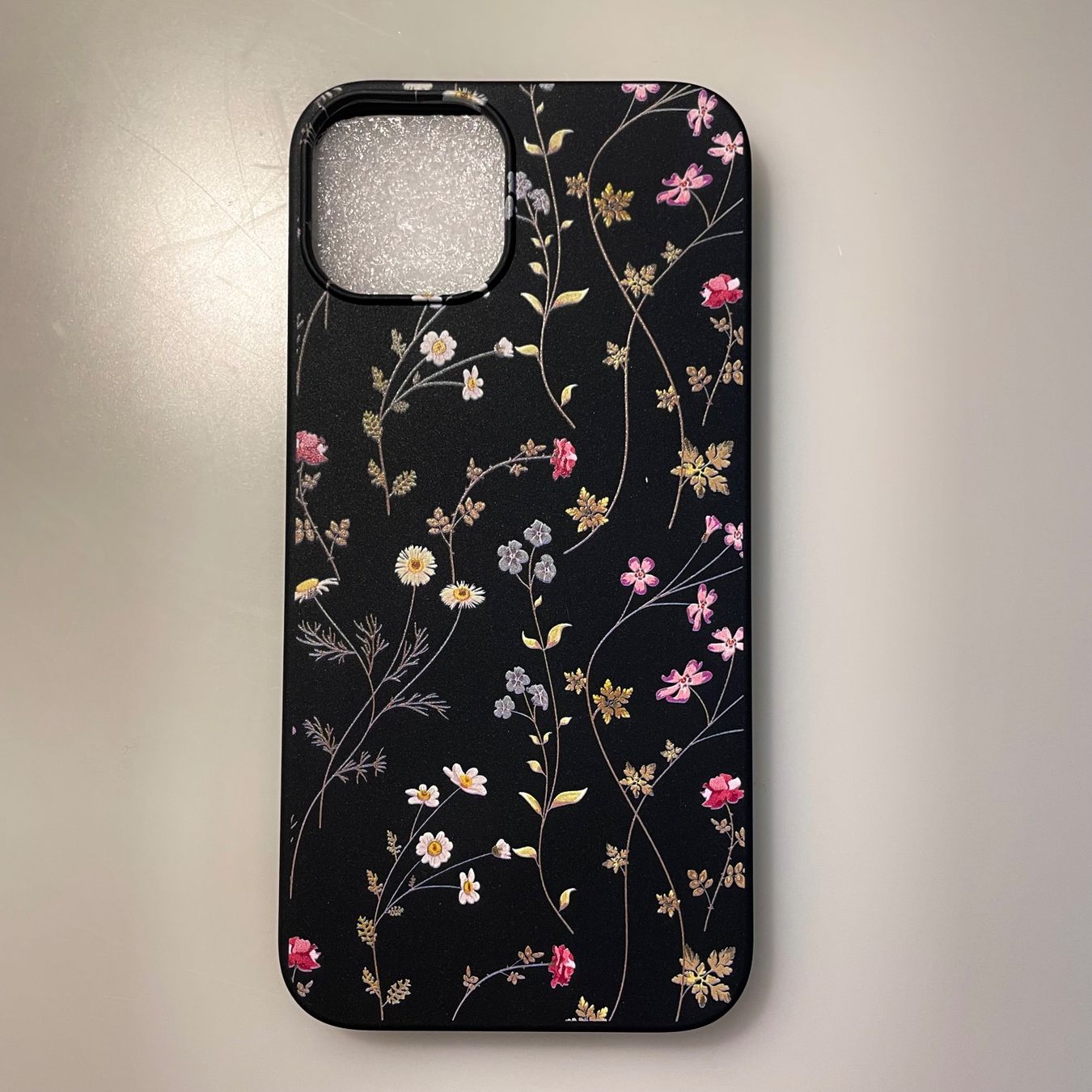 Apple Cover & Protezioni schermo: NEU: iPhone 13 Hülle schwarz mit Blumen – Nuovo e nell'imballaggio originale da Bellach venduto da Lapislazuli_blues