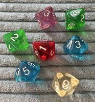 Würfel Set 7-teilig transparent bunt für allerlei Spiele