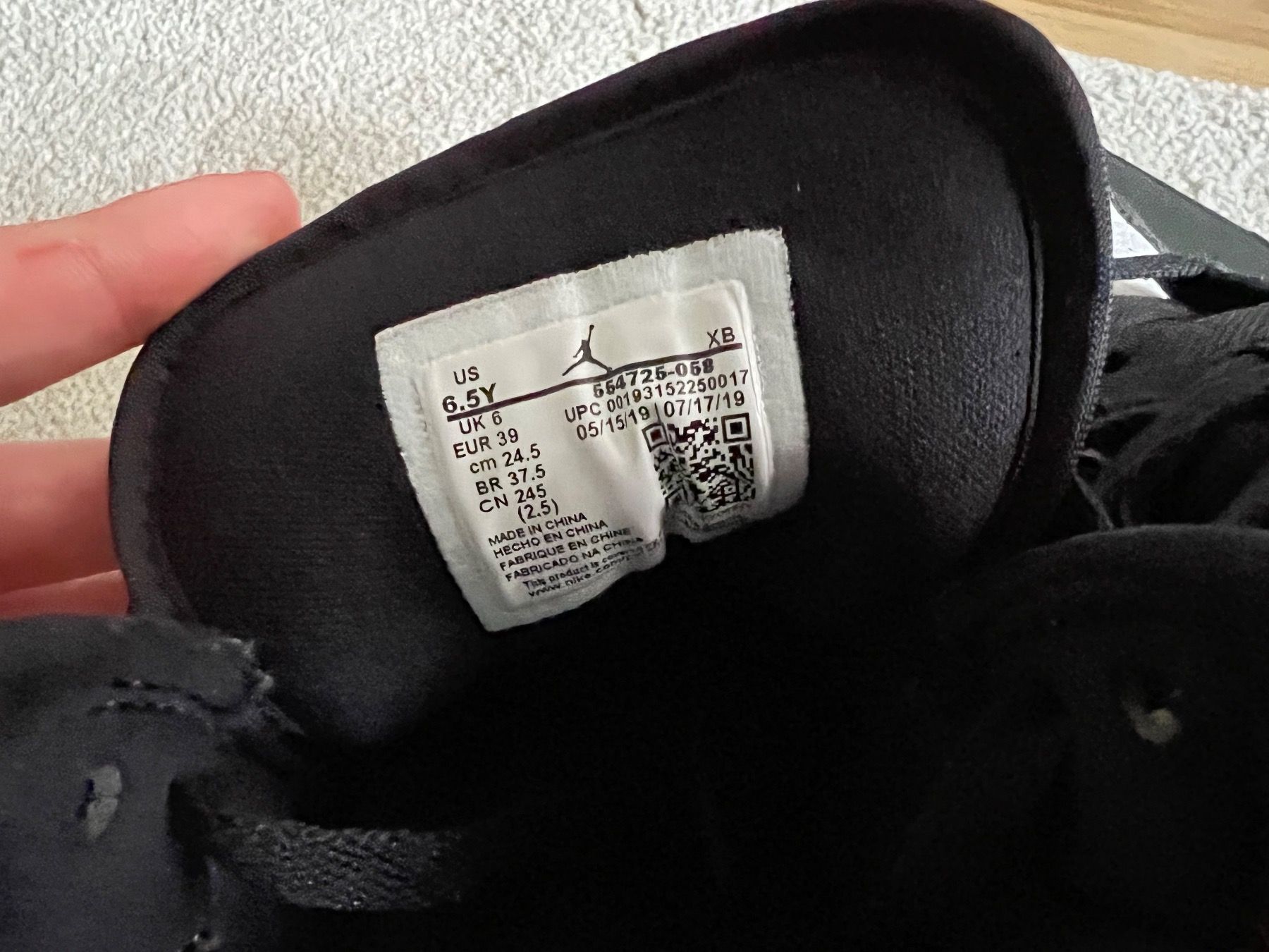 Nike Scarpe da uomo: Air Jordan 1 mid GS | Taille 39 | US 6.5Y – Nuovo (secondo la descrizione) da Charmey (Gruyère) venduto da ya_12 3