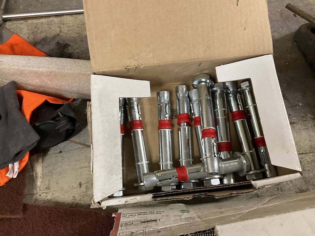 Ferramenta: Bolzenanker M20 M12 innen – Usato da Etzwilen venduto da stahlkurt 1