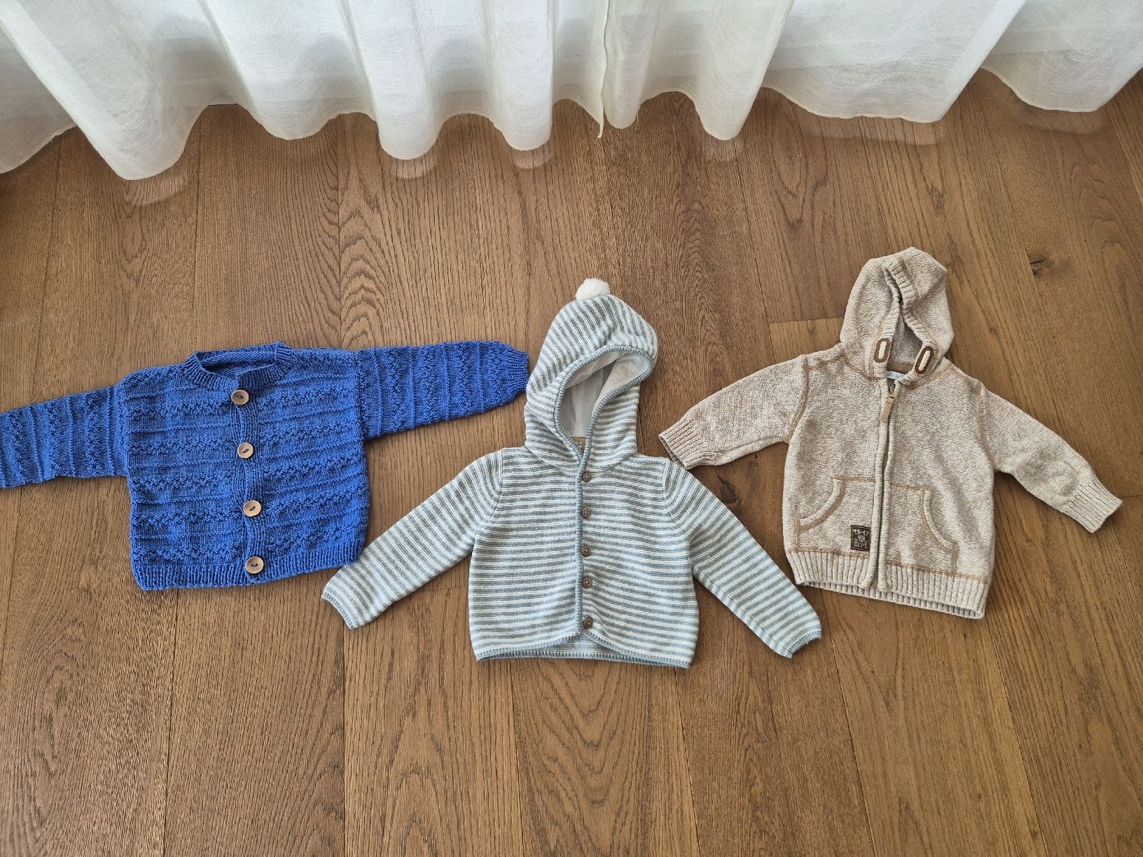Lots de vêtements: Kleiderpaket Strickjacken Grösse 68 – D'occasion à Kollbrunn par guernsey11