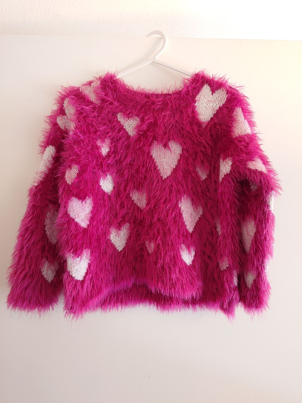 Pulls et sweat-shirts: Mädchen Flausch Pullover pink Herzen, Grösse 104 – D'occasion à Uster par snowy_6