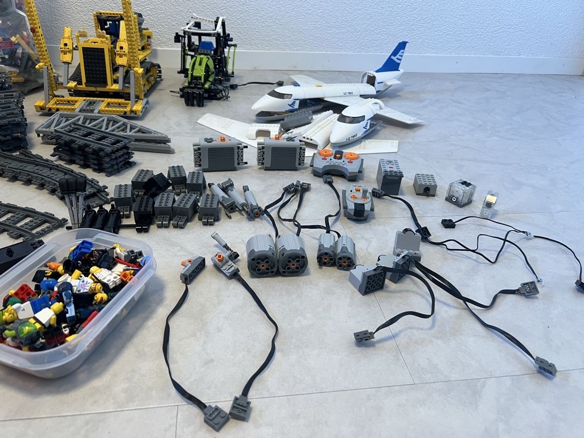 Lego Baukästen: Lego Technik, Lego City, Mindstorms etc – Gebraucht aus St.Ursen von P.Carrel 1