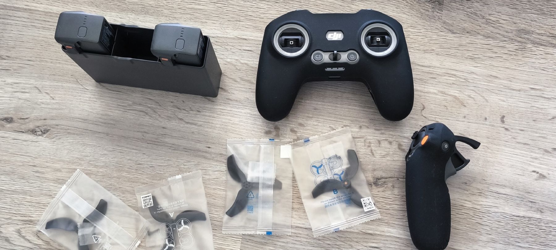 DJI Modellismo RC:  DJI Avata 2 + 3 Akkus + 2 Controller, 2.6h  – Nuovo (secondo la descrizione) da Steffisburg venduto da ele_7hty 2
