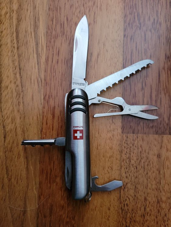 Schweizer Sackmesser 9x2.5cm (Neu und originalverpackt) in Sursee für ...