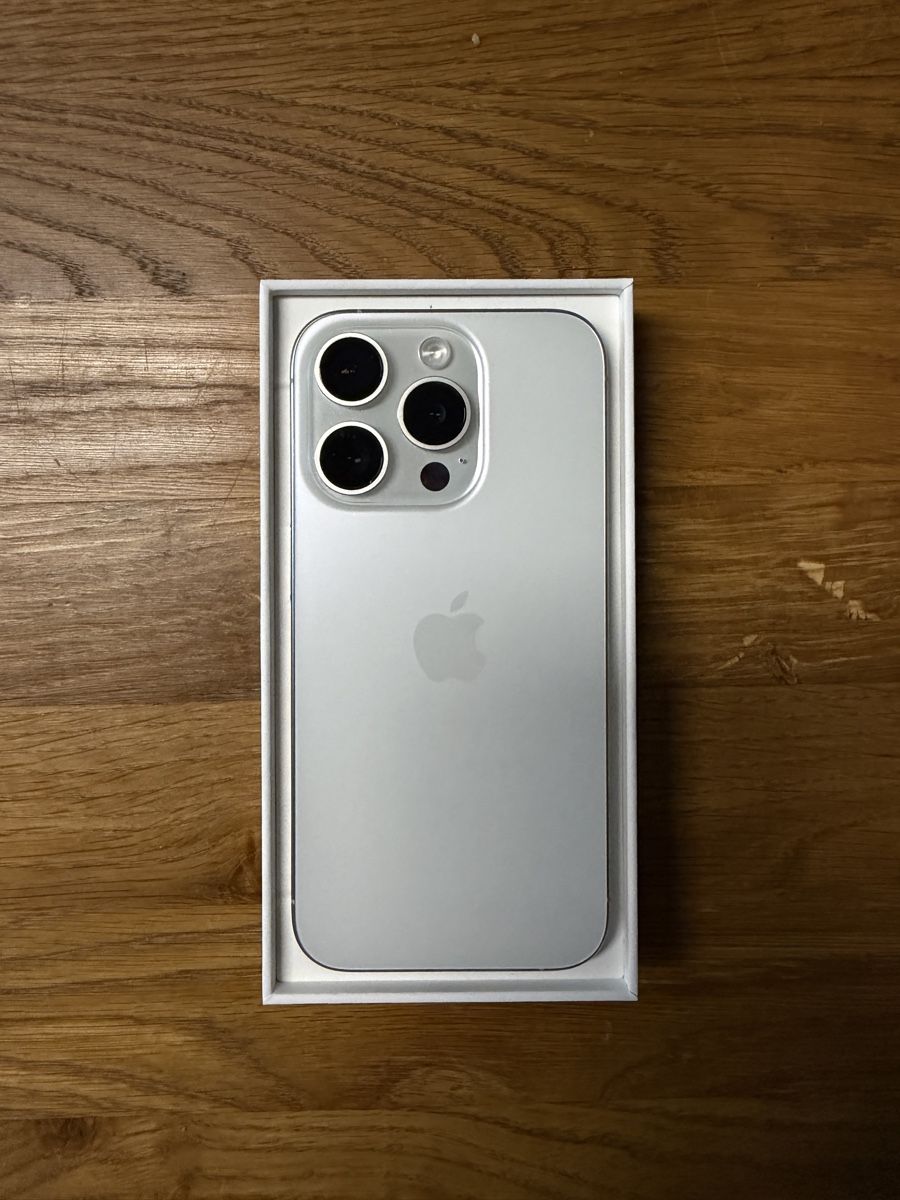 Apple Telefoni cellulari / Smartphones: Apple iPhone 15 Pro 128 GB Weiss – Usato da Wattwil venduto da ciaba 1