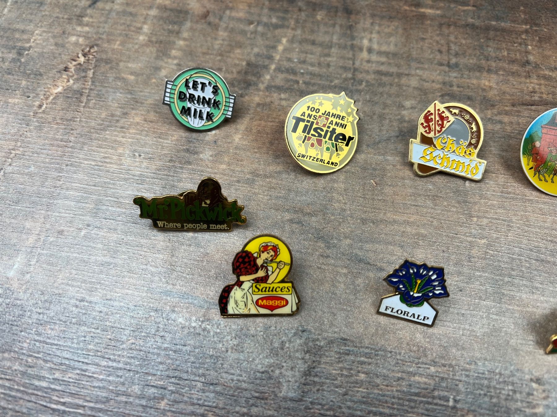 Broschen & Nadeln: Pin Sammlung Lebensmittel Marken etc. 4 – Gebraucht aus Hallau von R.R.91 1