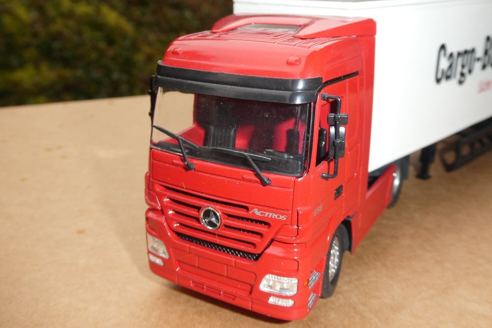 NZG 1/50 CAMION MERCEDES-BENZ ANTOS 420S 4X2 TOLE BLEU NZG880/20