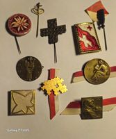 Diverse Sammlung von alten Anstecknadeln und Abzeichen