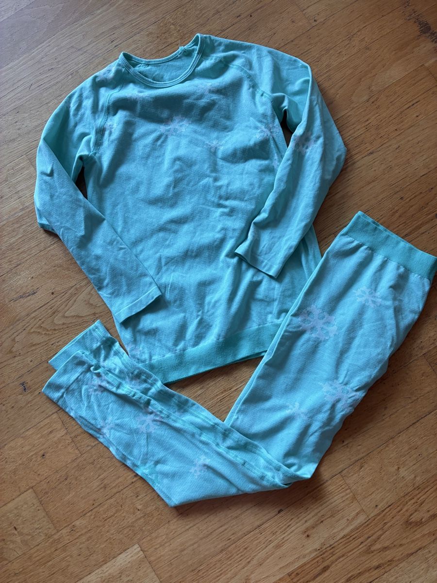 Unterwäsche: Schönes Thermoset Gr. 134 – Gebraucht aus richterswil von lunamarie001