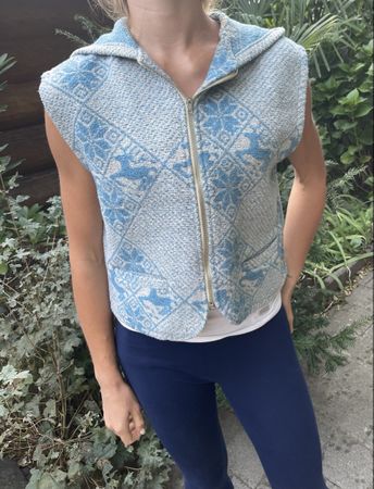 Chic Gilet con cappuccio di lana 40%ideale per autunno
