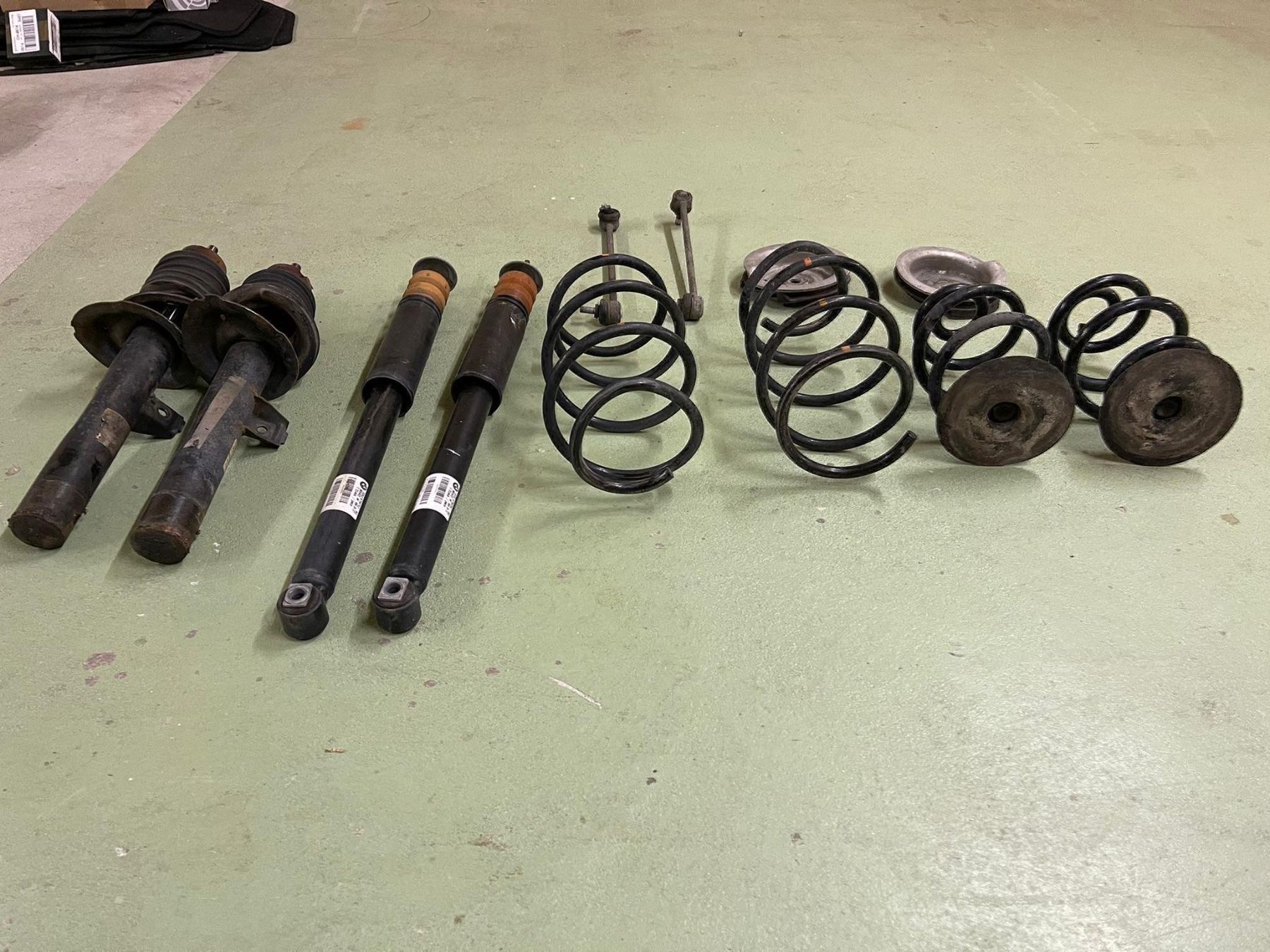 BMW Tutti pezzi di ricambio auto: Original Fahrwerk BMW E46 330xi – Usato da Bösingen venduto da Sanpolo 1