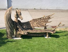 Drachen Bank handgemacht mit Kettensäge