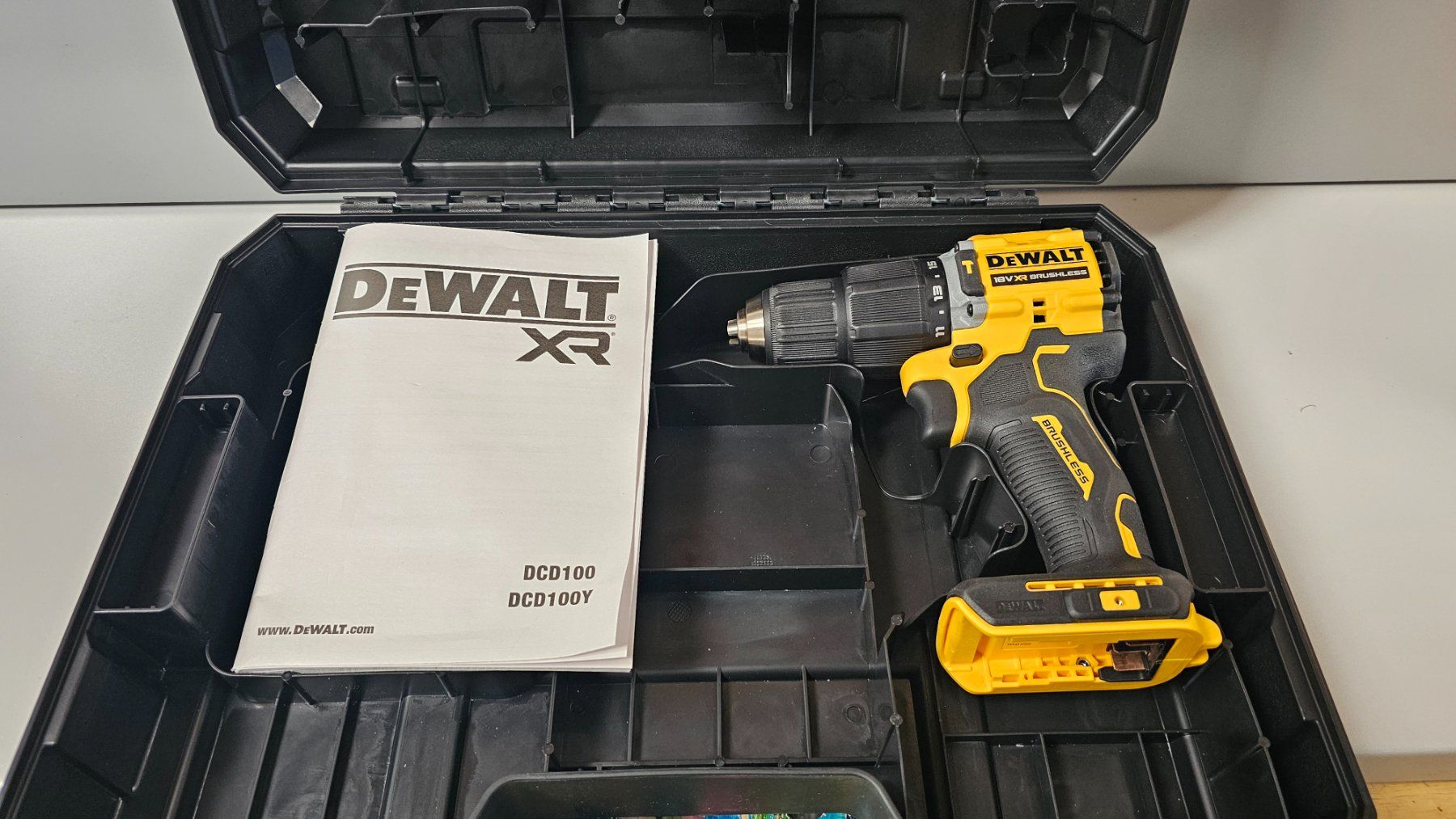 Dewalt Trapani: DeWALT 18V Akkuschrauber DCD100NT ohne Akku – Nuovo e nell'imballaggio originale da Jegenstorf venduto da Bracher_Mail-House 7