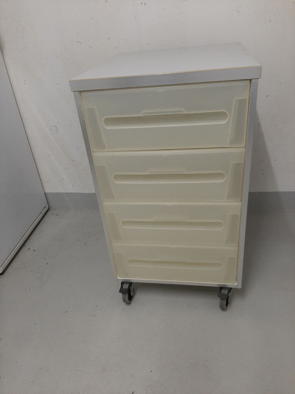 Ikea Banconi: Rollcontainer mit vier Schubladen  – Usato da Mettmenstetten venduto da Naedu11 2