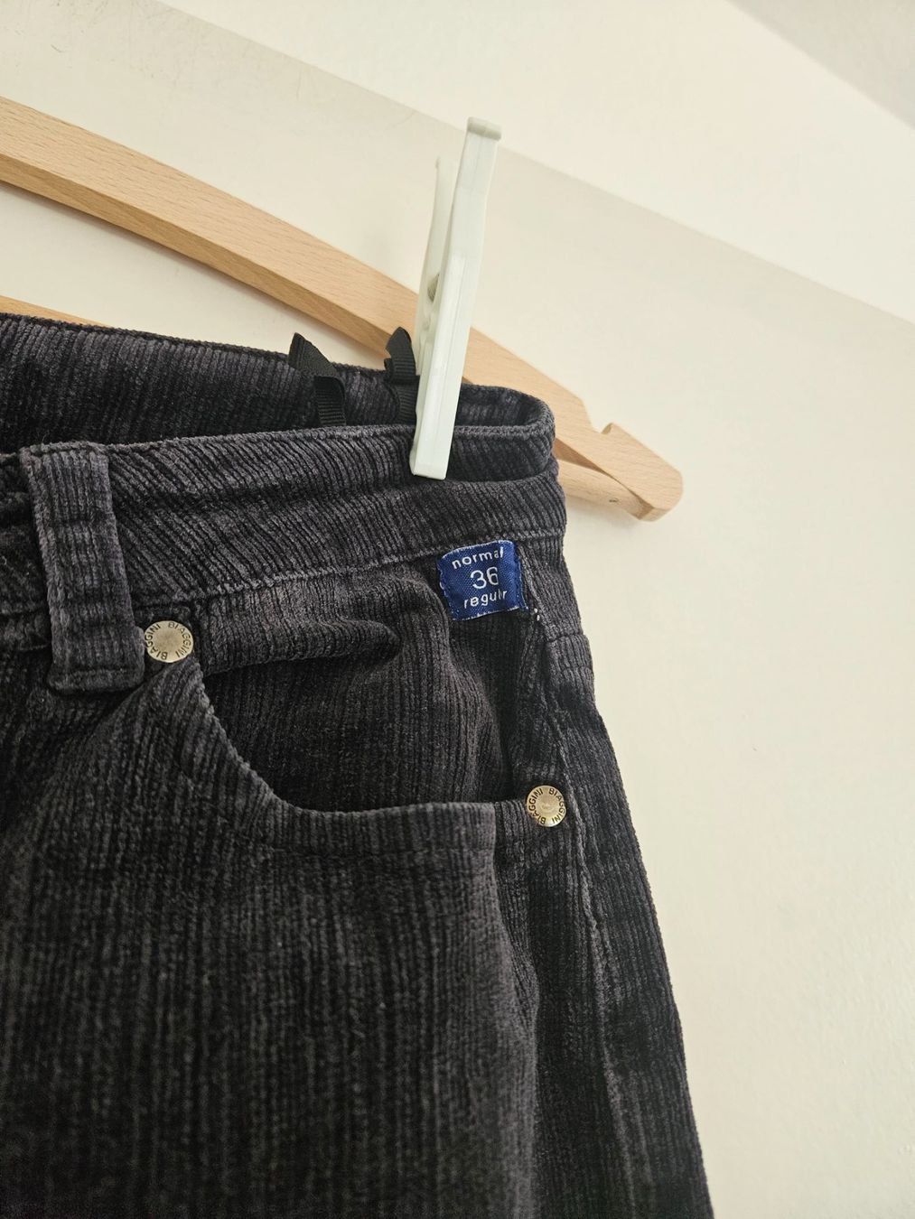 Jeans: Tolle Biaggini-Jeans anthrazit Gr.36 – D'occasion à Schaffhausen par sabrina915 2